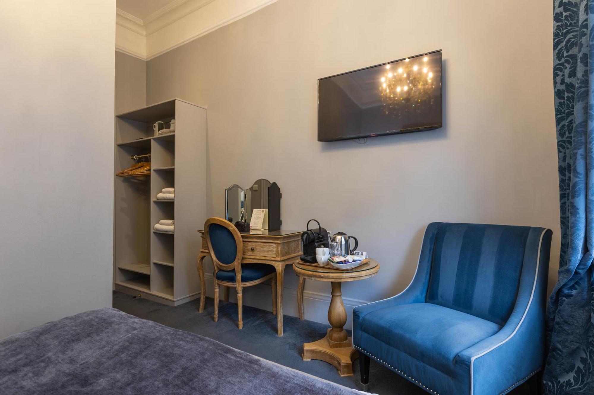 Blue Boar Hotel 몰든 객실 사진