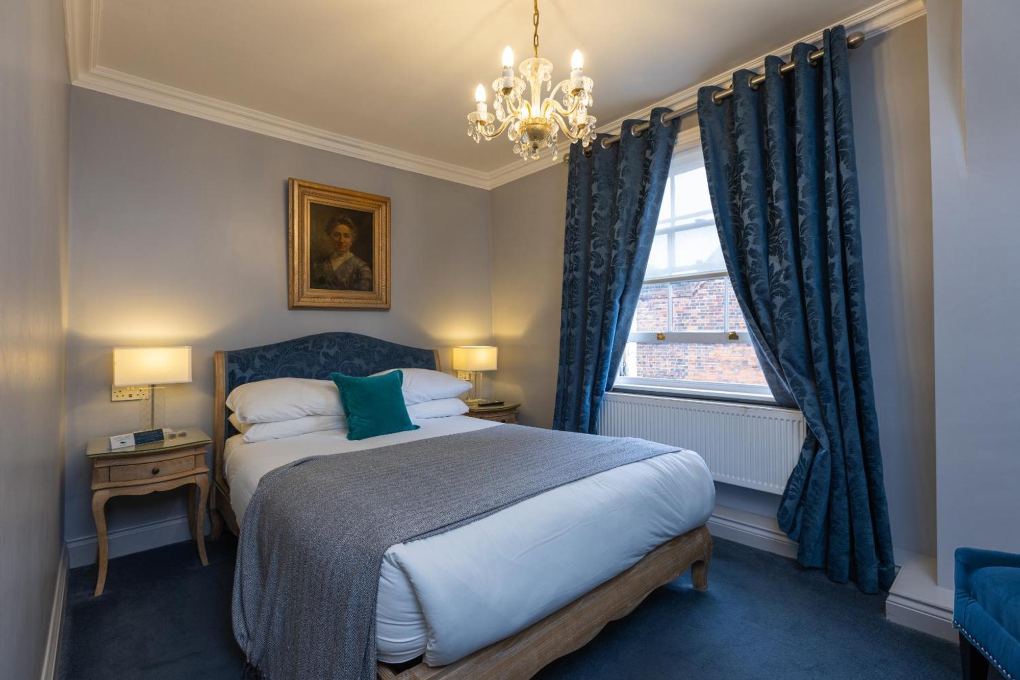 Blue Boar Hotel 몰든 외부 사진