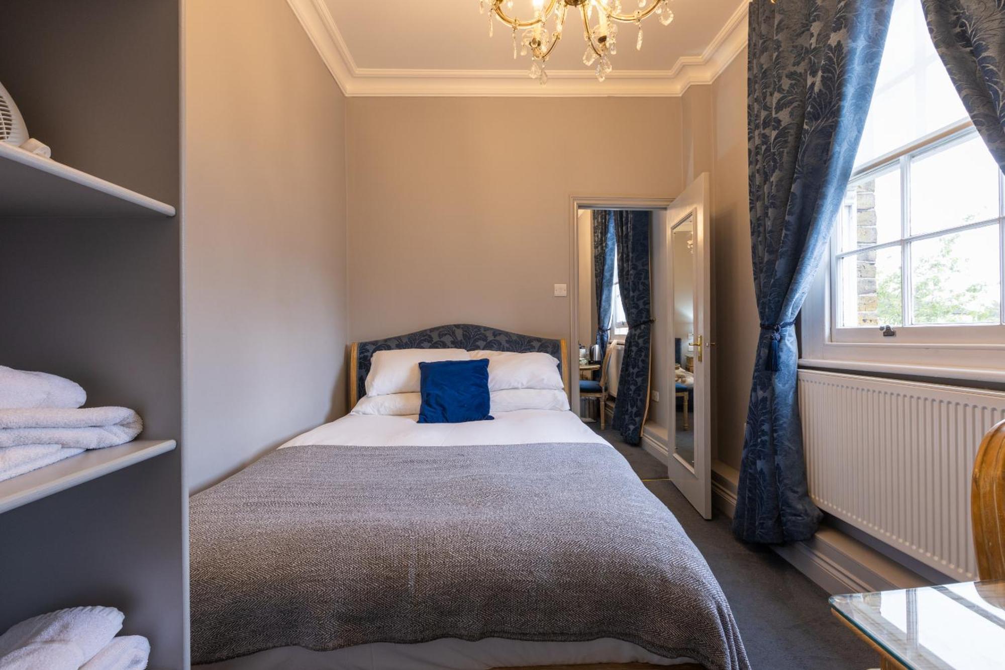 Blue Boar Hotel 몰든 객실 사진